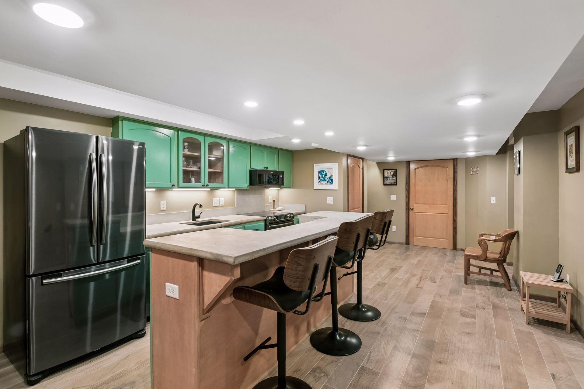 This entertainment space has its own kitchen, tastefully finished!