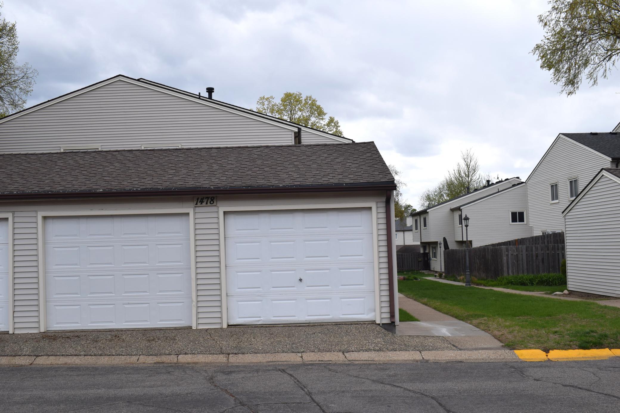 1478 Woodview Garage