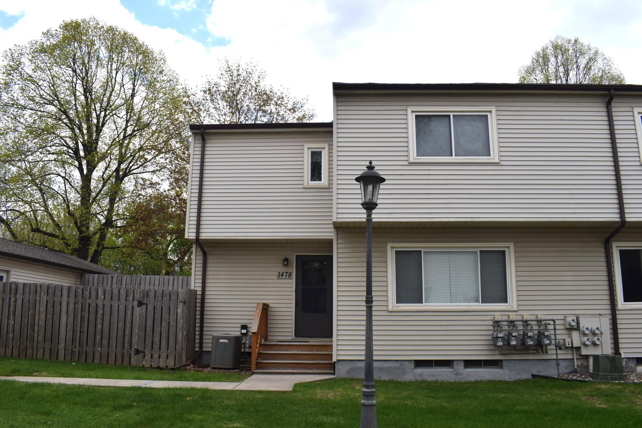 1478 Woodview Main Entrance
