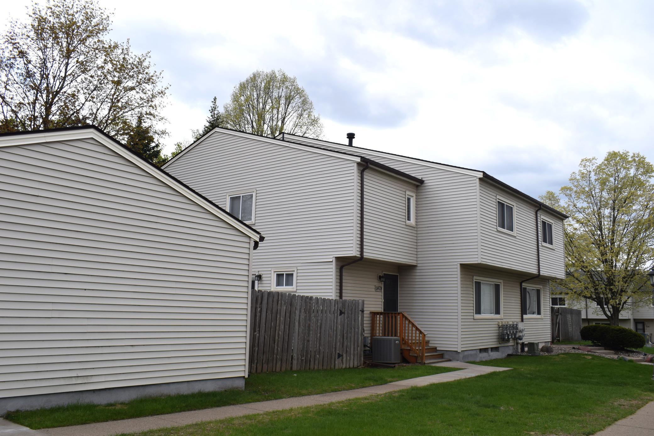 1478 Woodview Sideview