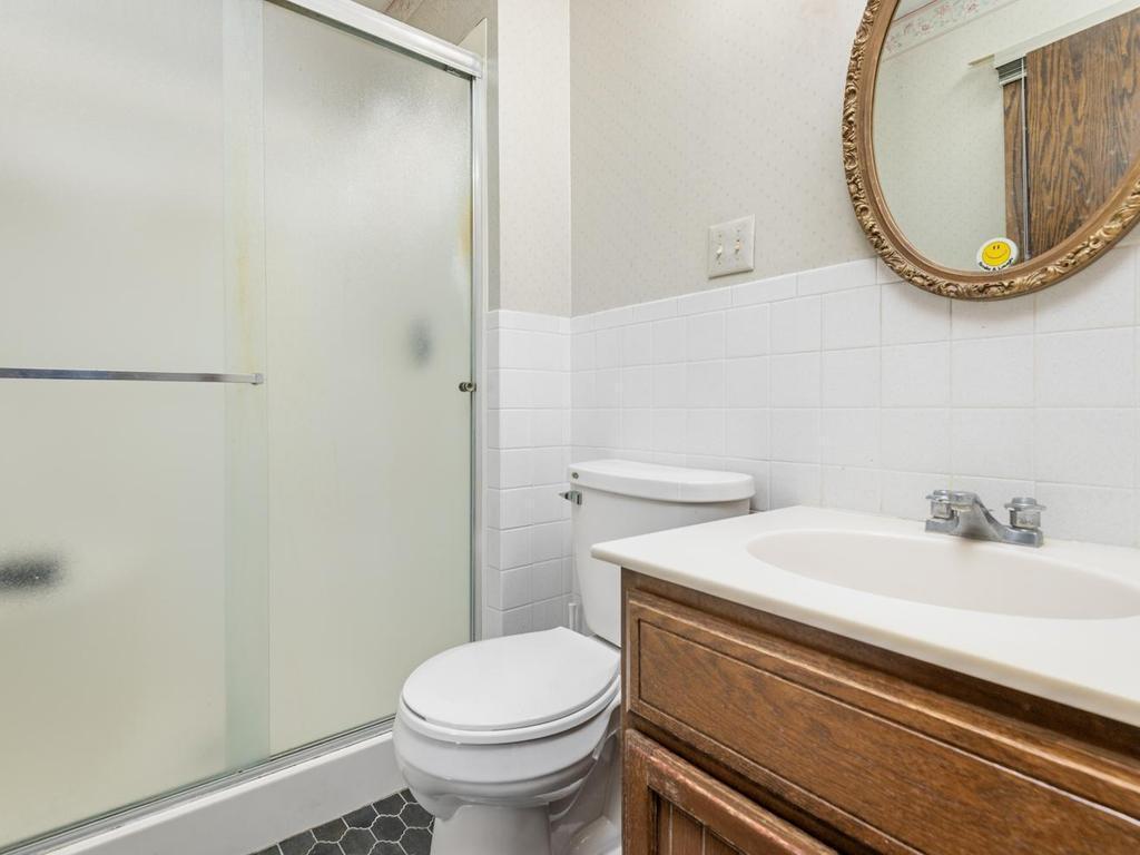 Upper level Primary 3/4 Bath