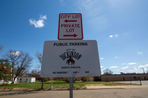 115 1st Ave E, Dickinson, ND 58601