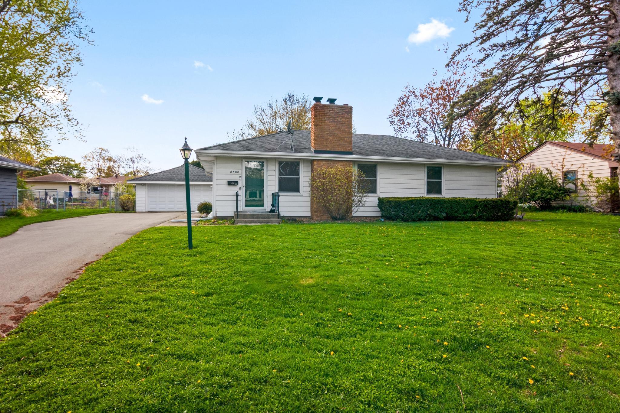 8308 Dupont Ave S - 409.jpg