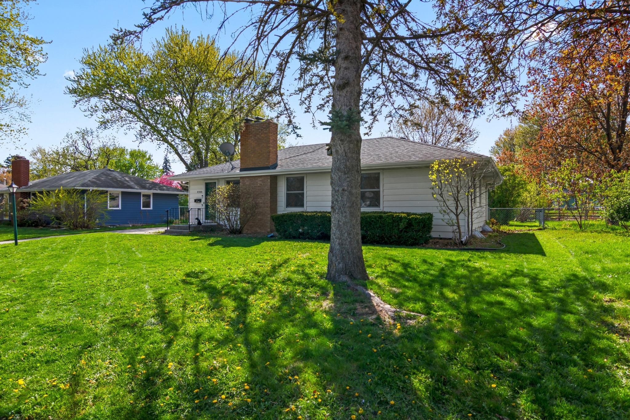 8308 Dupont Ave S - 100.jpg