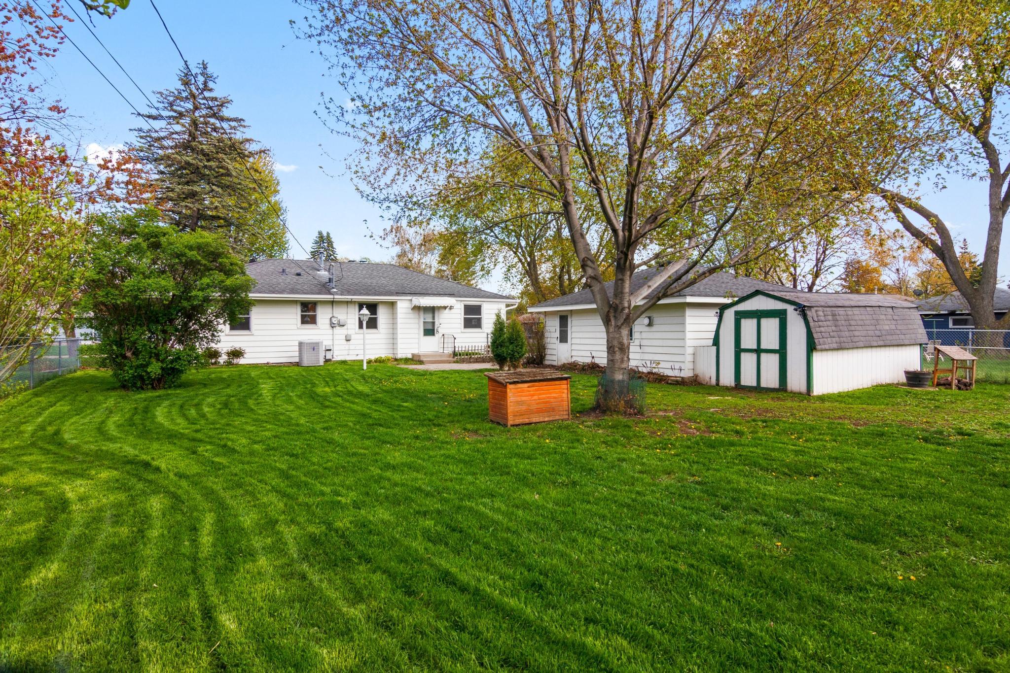 8308 Dupont Ave S - 100b.jpg