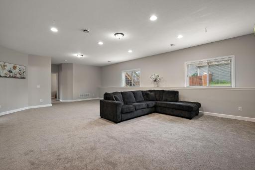 7331 Lamont Avenue NE, Albertville, MN 55301