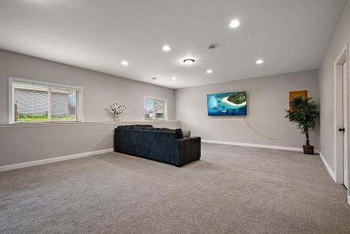 7331 Lamont Avenue NE, Albertville, MN 55301