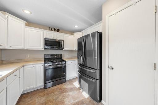 1255 Cottage Lane SE, Owatonna, MN 55060