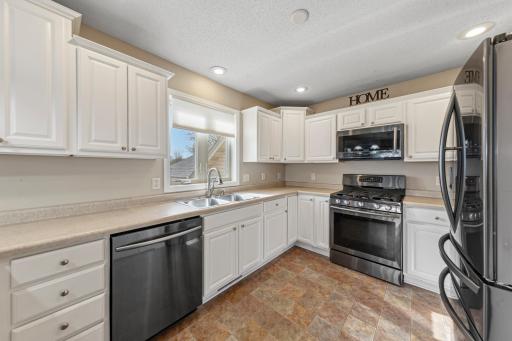 1255 Cottage Lane SE, Owatonna, MN 55060