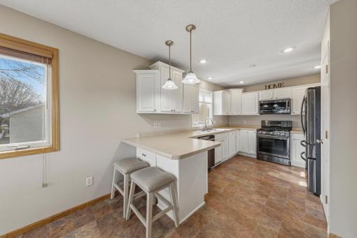 1255 Cottage Lane SE, Owatonna, MN 55060