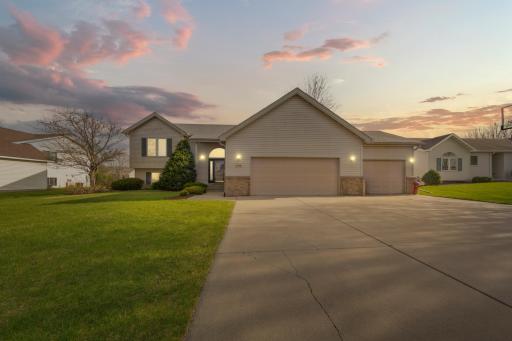 1255 Cottage Lane SE, Owatonna, MN 55060