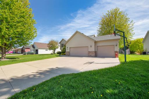 1255 Cottage Lane SE, Owatonna, MN 55060