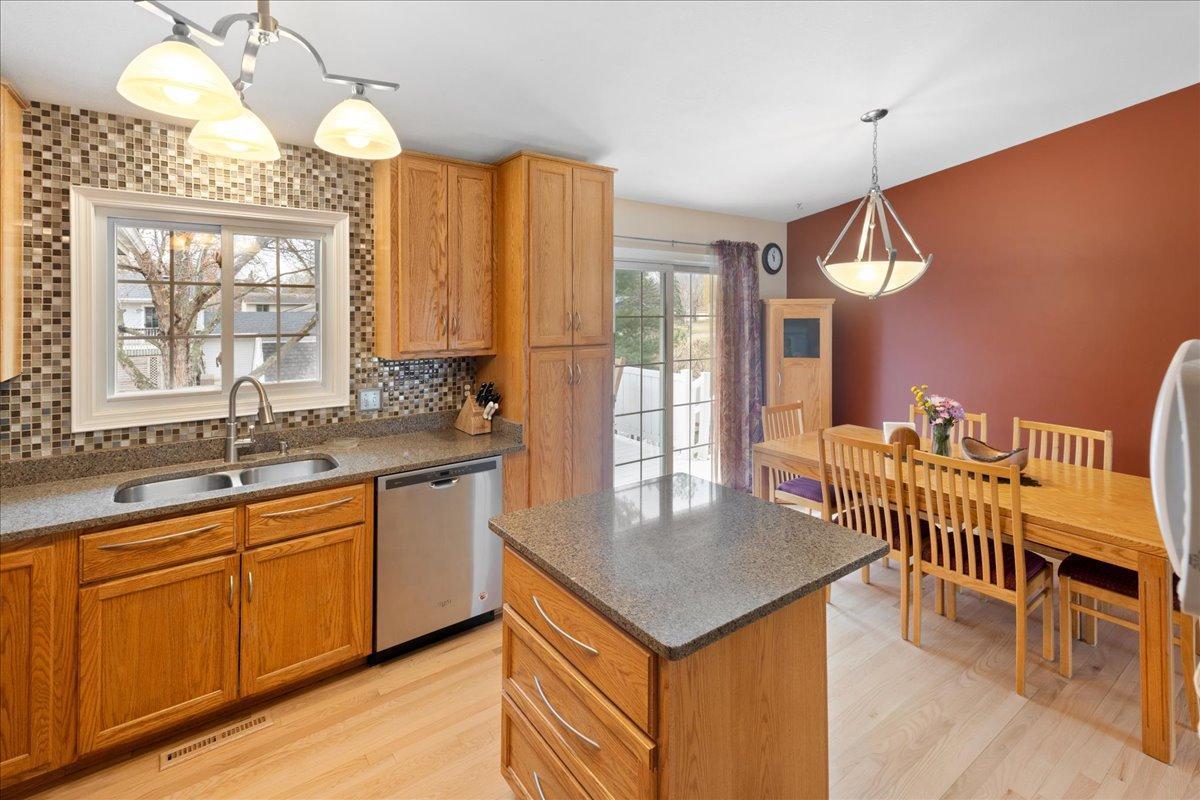 Hardwood Floor throughout Foyer, Kitchen, and Informal Dining