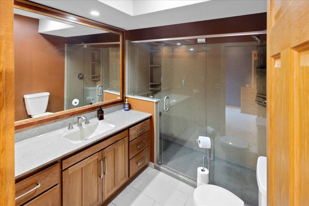 Stunning 3/4 private Primary Bath with walk-in Shower