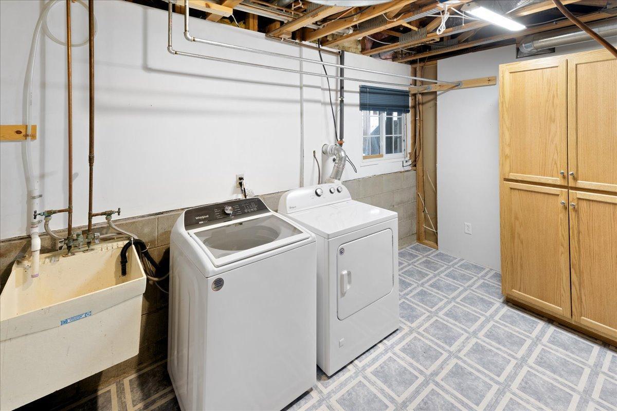 Large Laundry Room with Washer/Dryer, Utility Sink