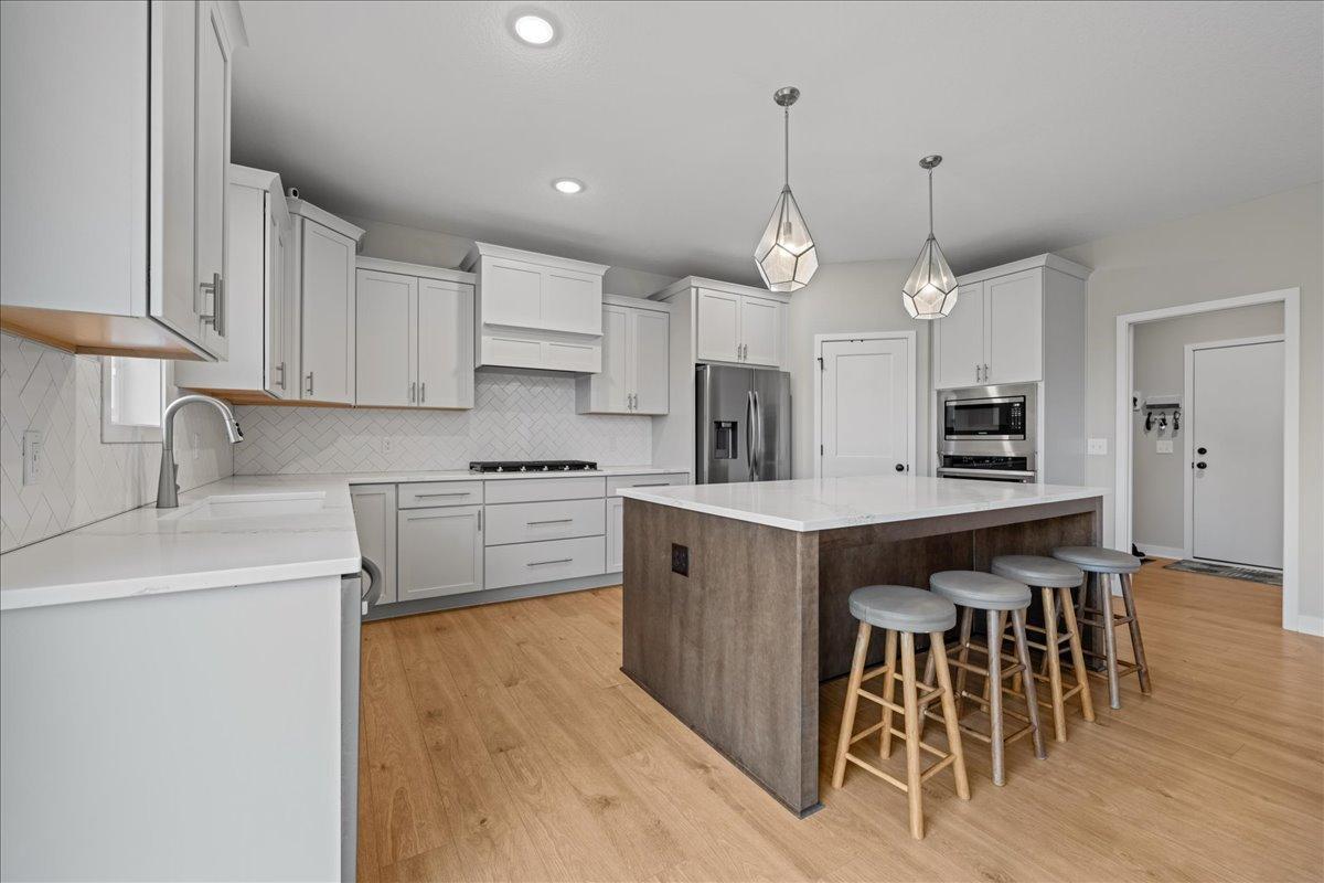 Kitchen w/oversized Island