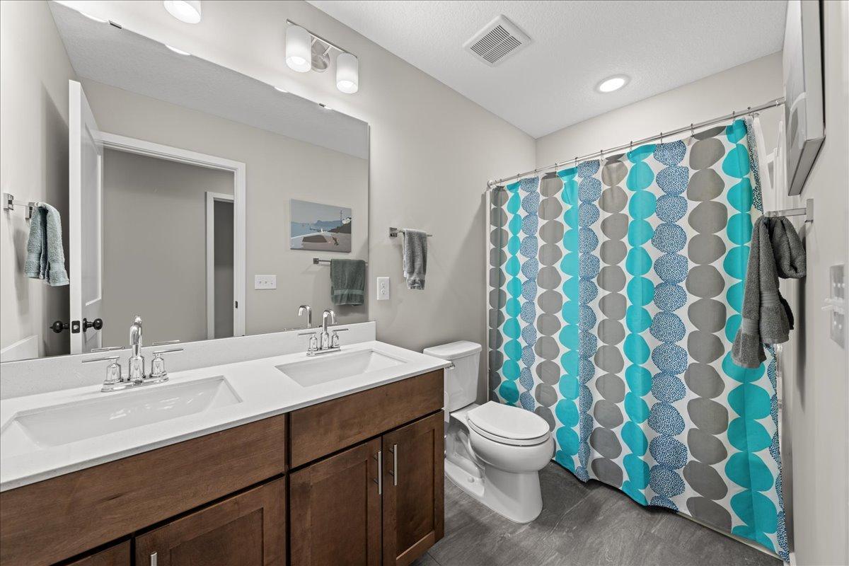 Upper level 2nd Bath with dual sinks
