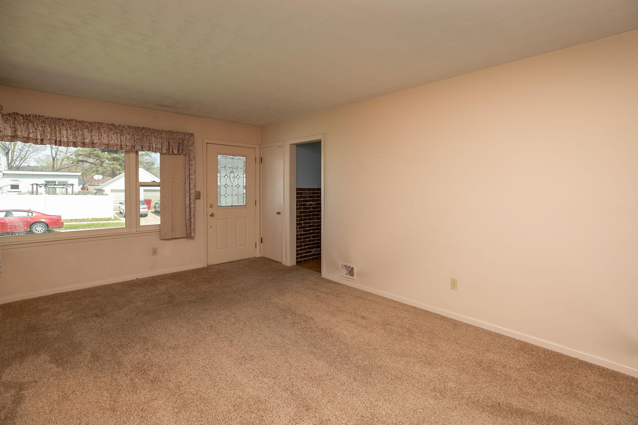 4-web-or-mls-04-Living Room.jpg