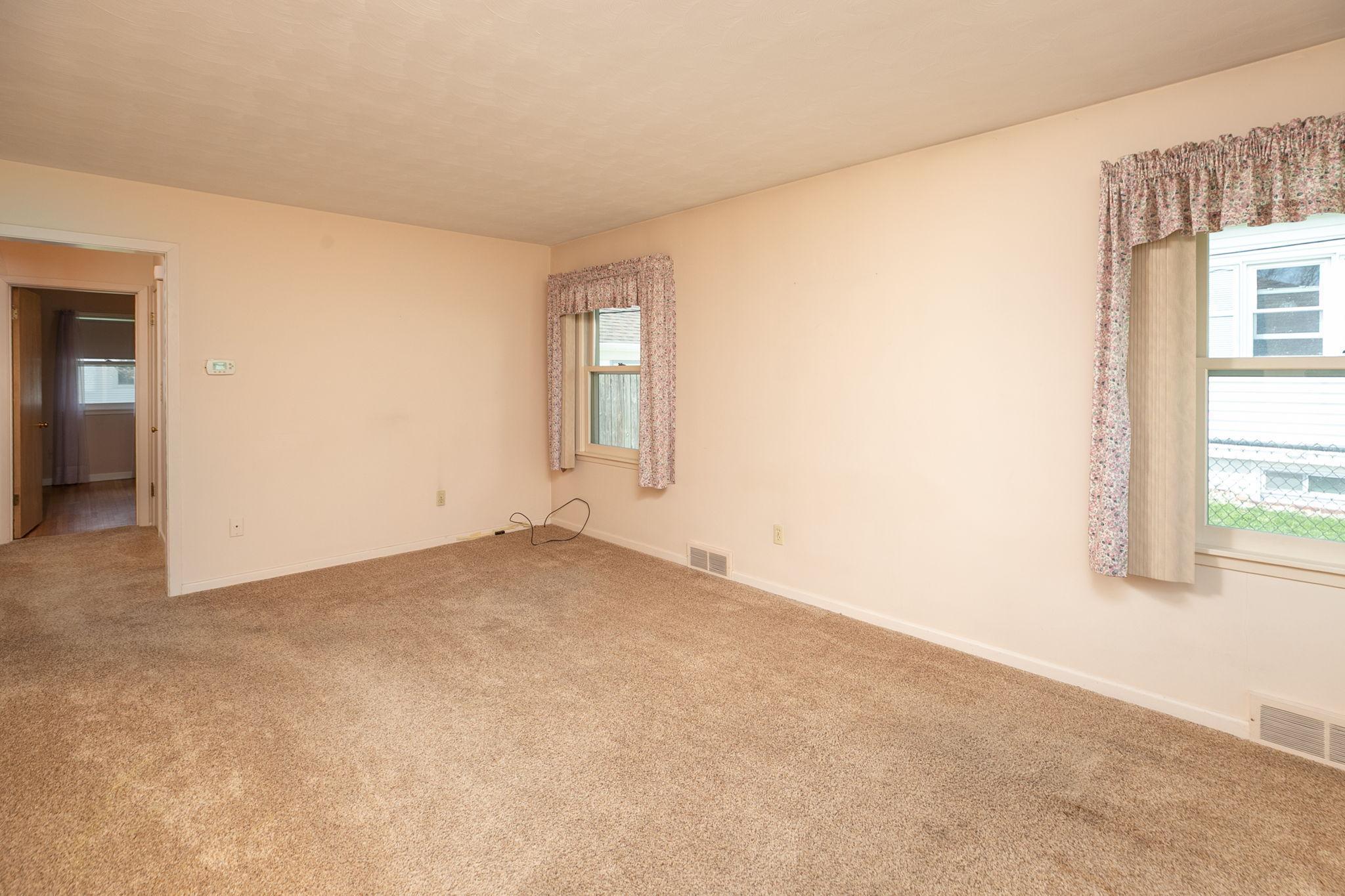 5-web-or-mls-05-Living Room.jpg