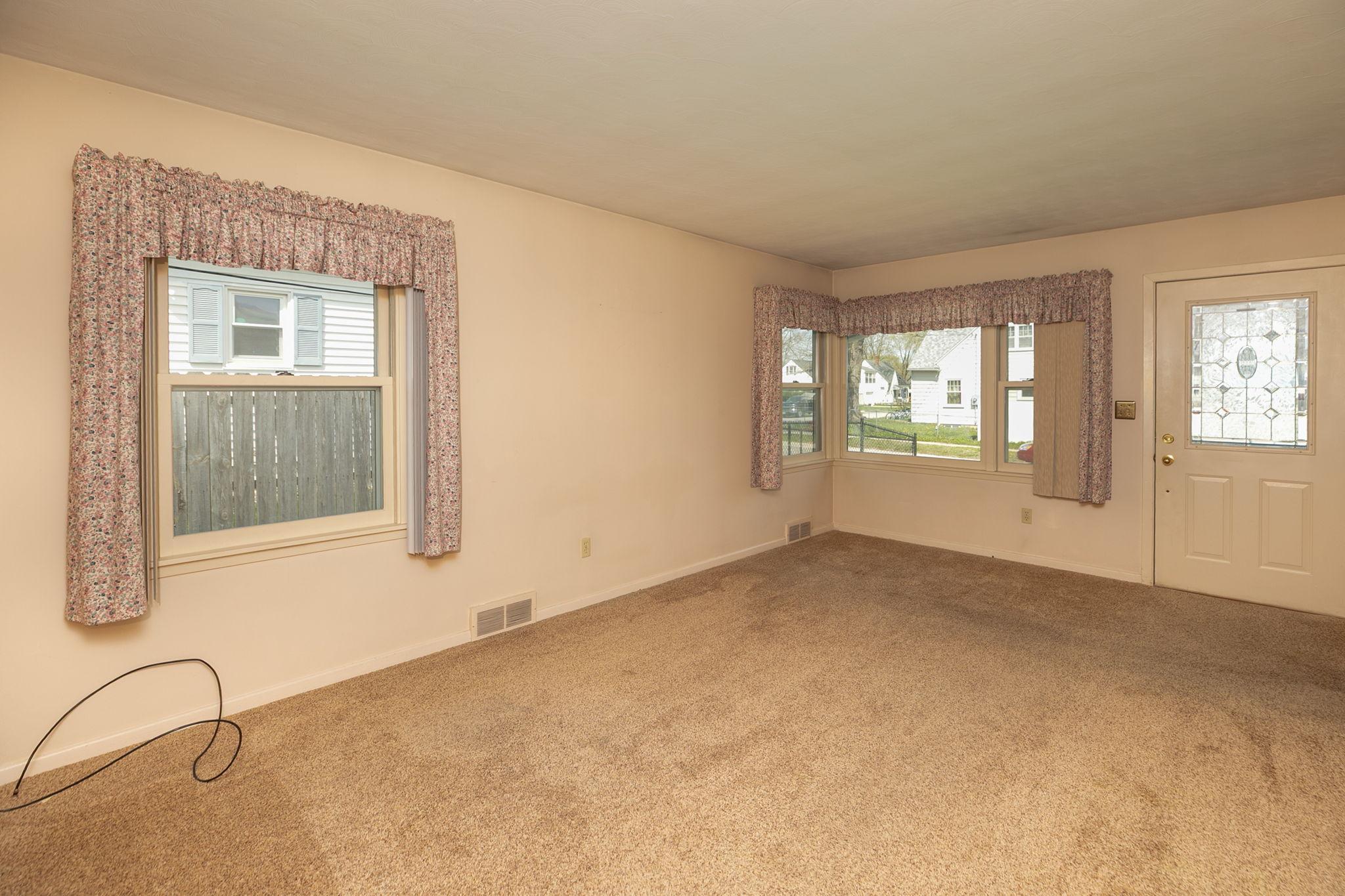 3-web-or-mls-03-Living Room.jpg