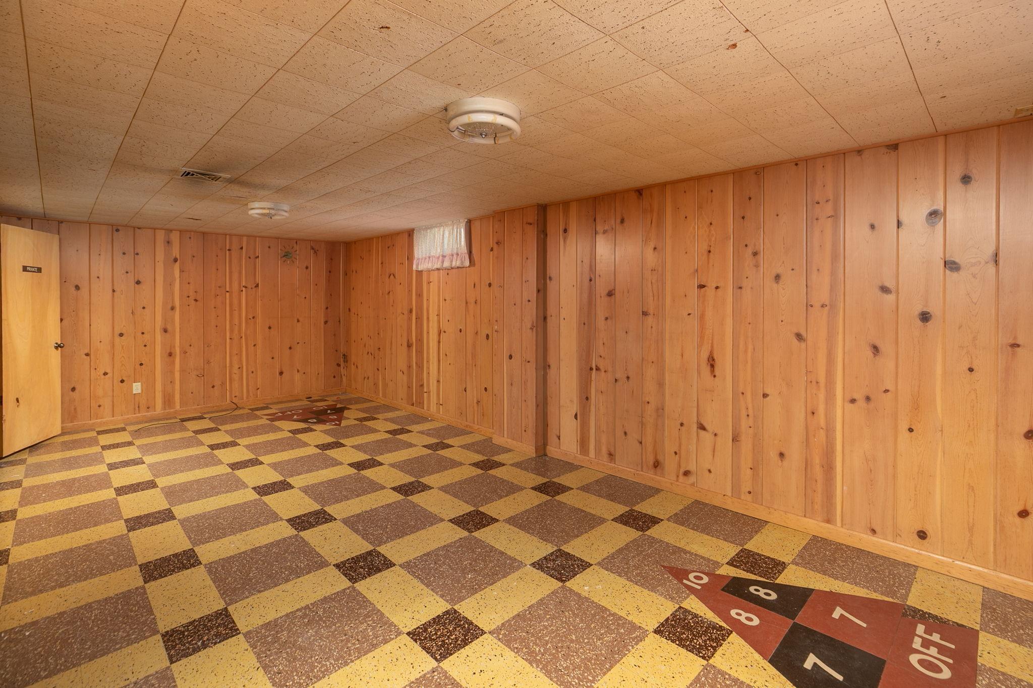 19-web-or-mls-19-Family Room.jpg