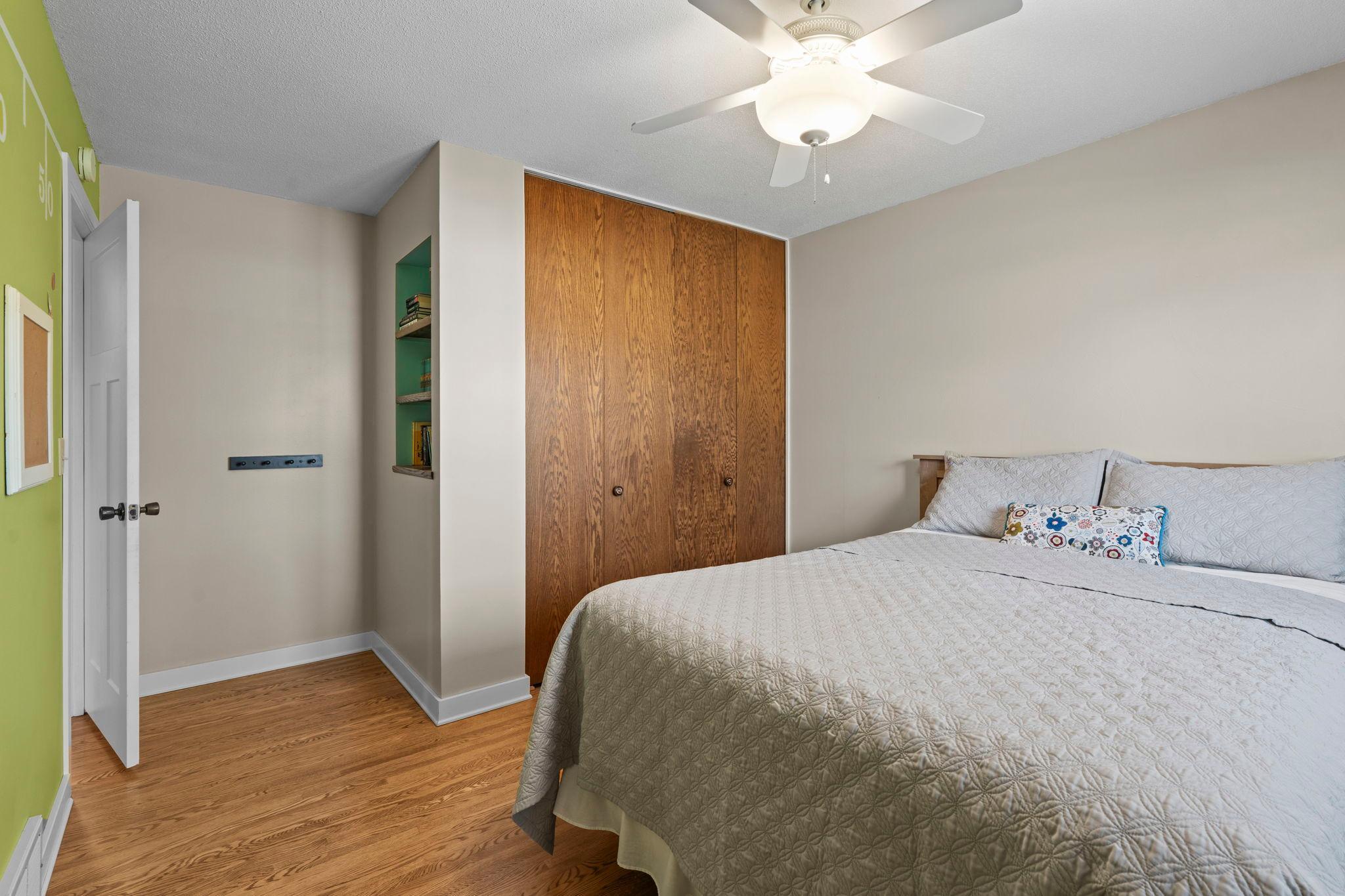 Bedroom 3 - Floor to ceiling closet