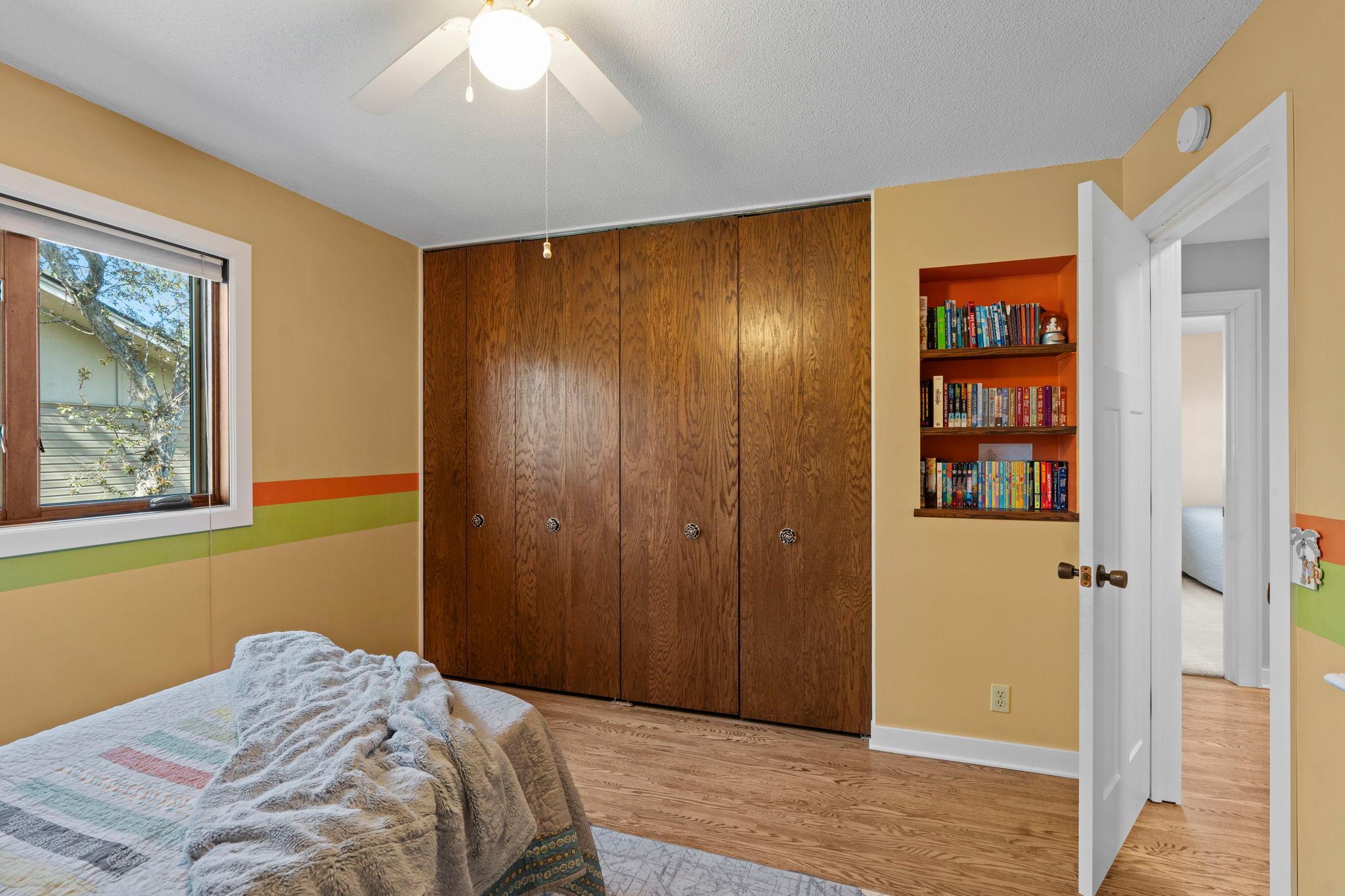 Bedroom 2 - Floor to ceiling closet