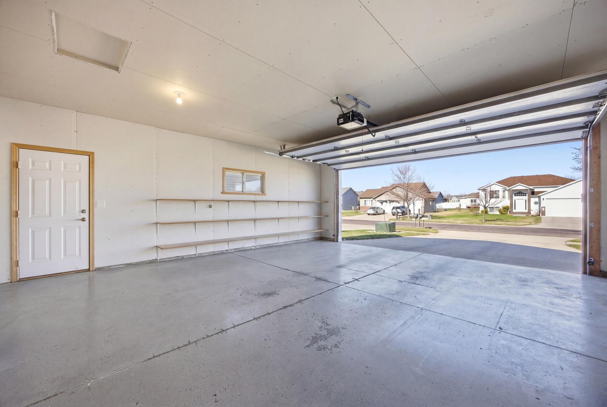 Garage - approx 24'x25'