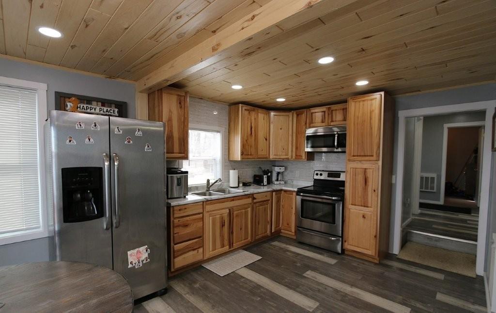 Kitchen into hall.jpg