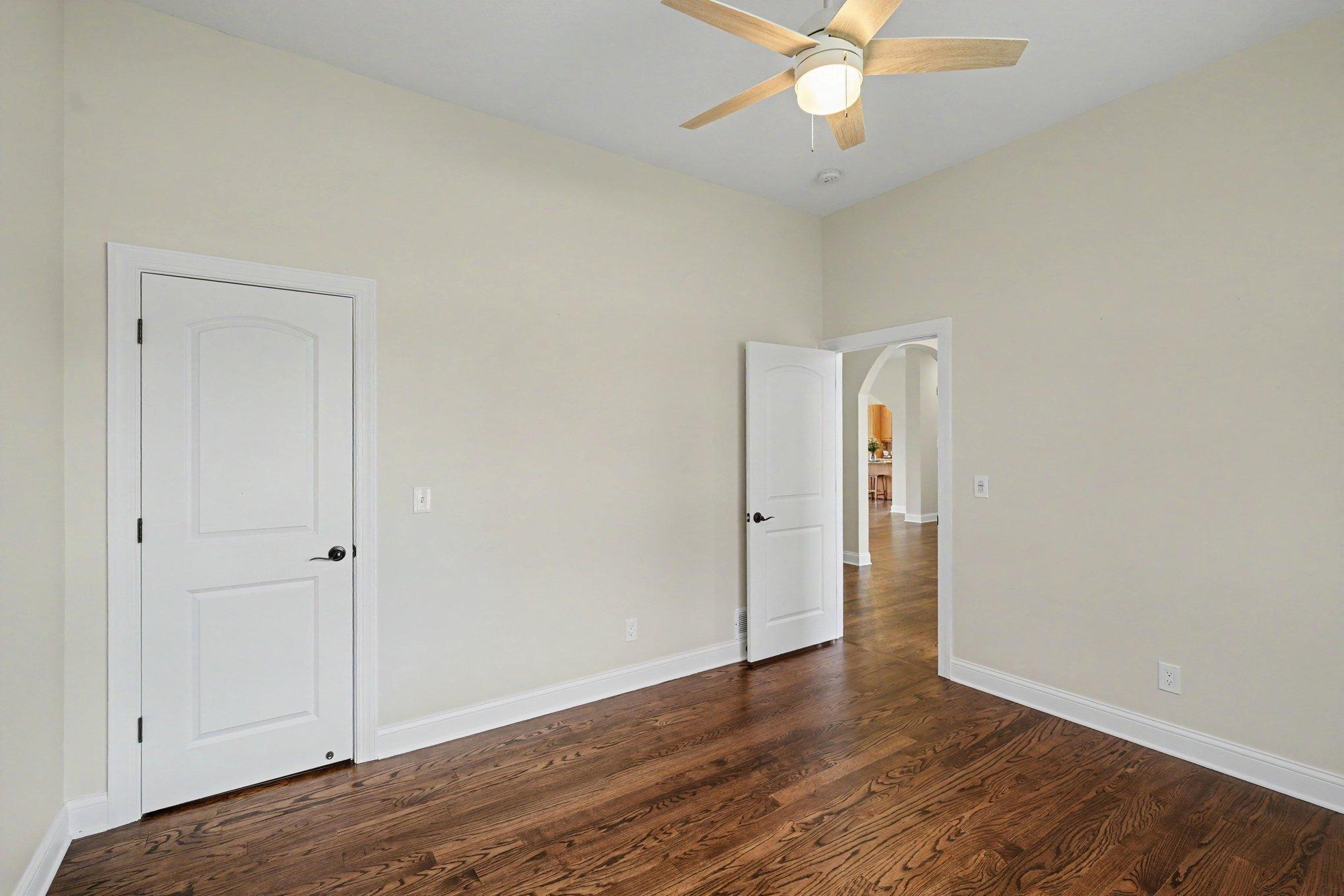 2nd bedroom has walk-in closet