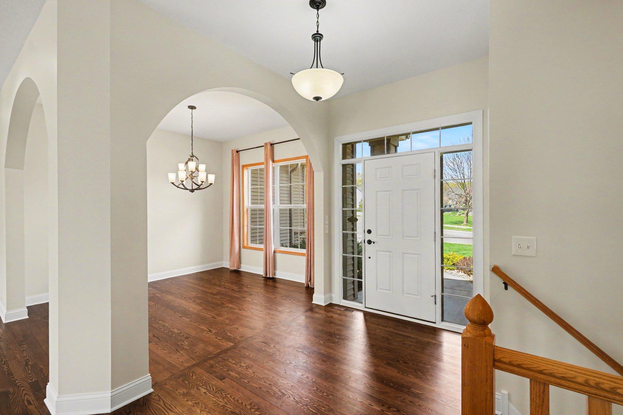 Beautiful foyer with arches