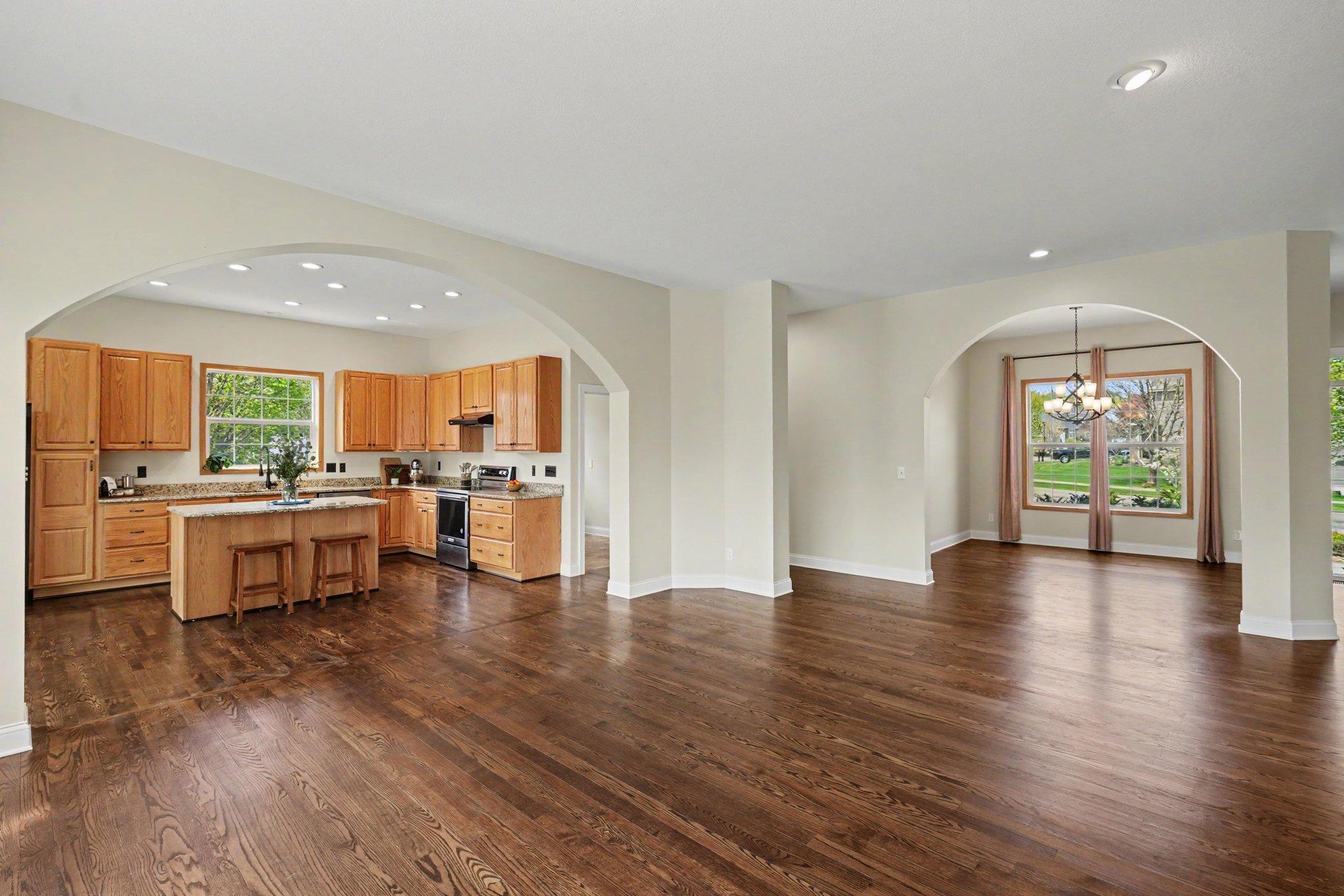 Open to kitchen & dining room