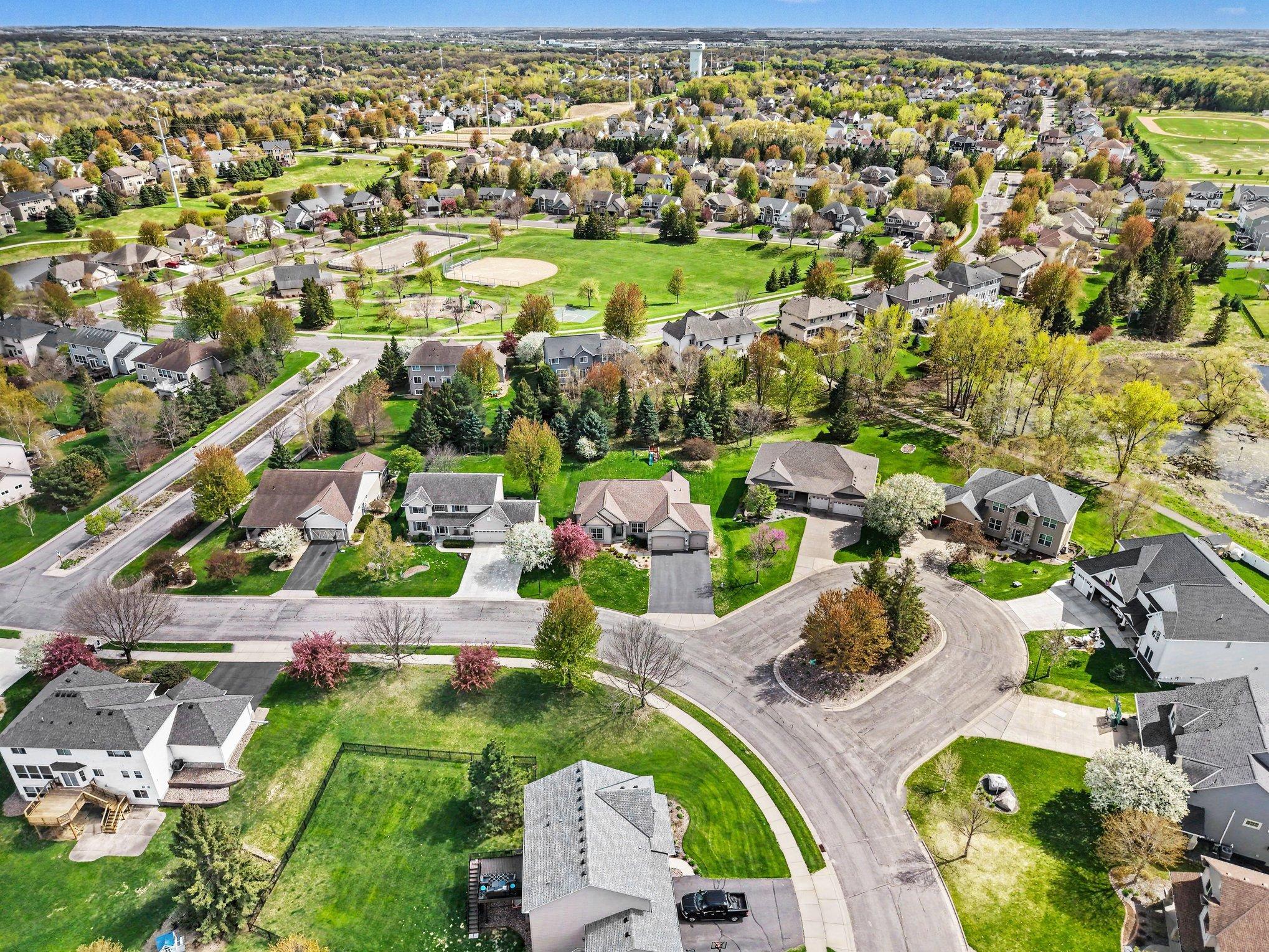 1 block to Peter Thompson Park