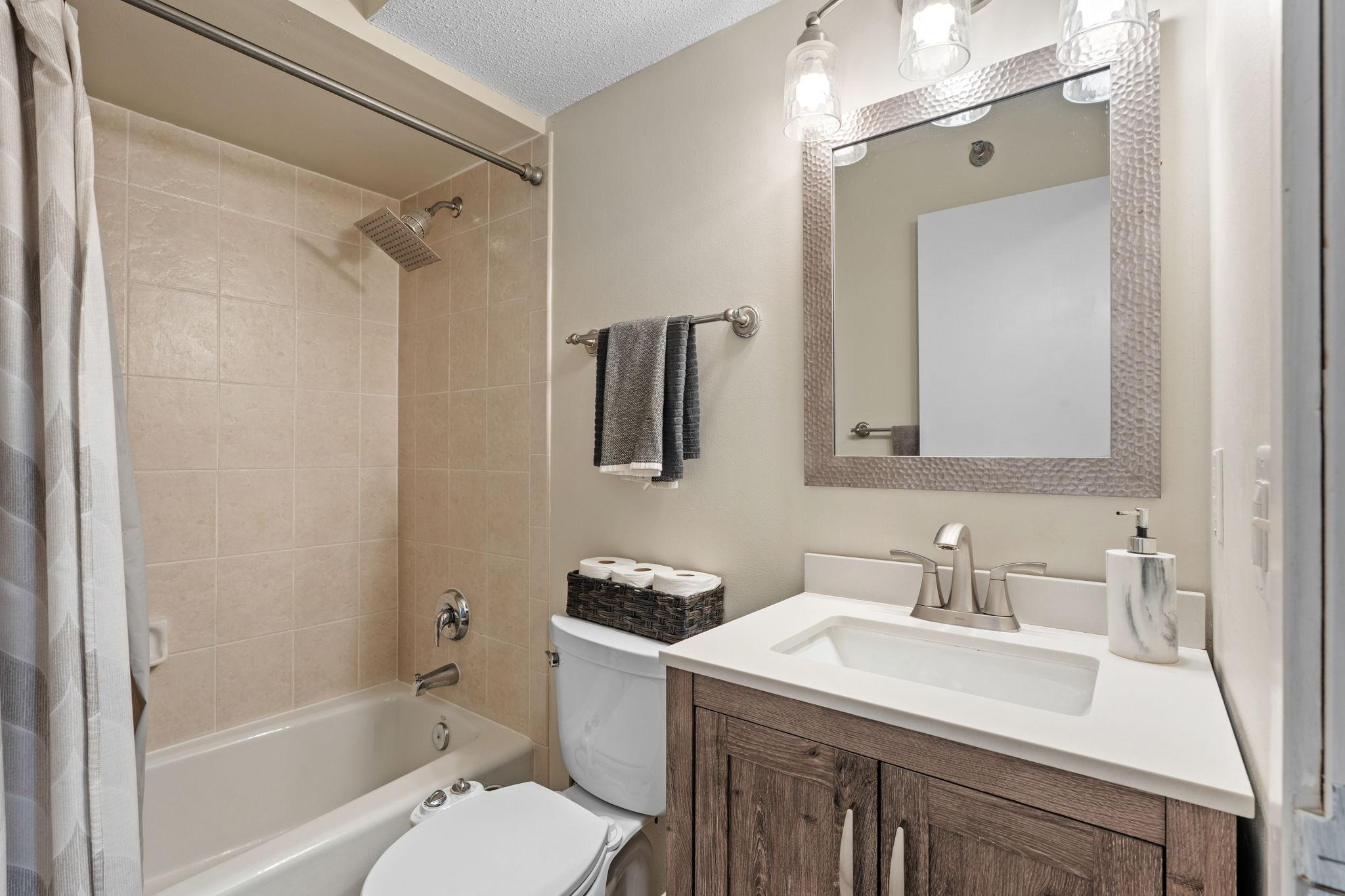 52 Groveland Ter 108