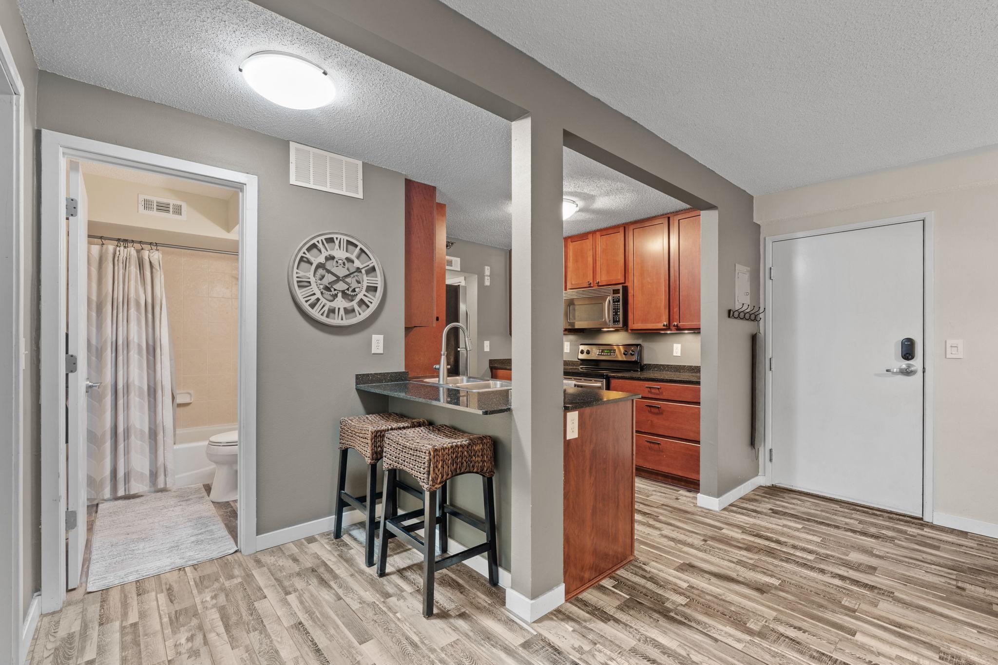 52 Groveland Ter 108