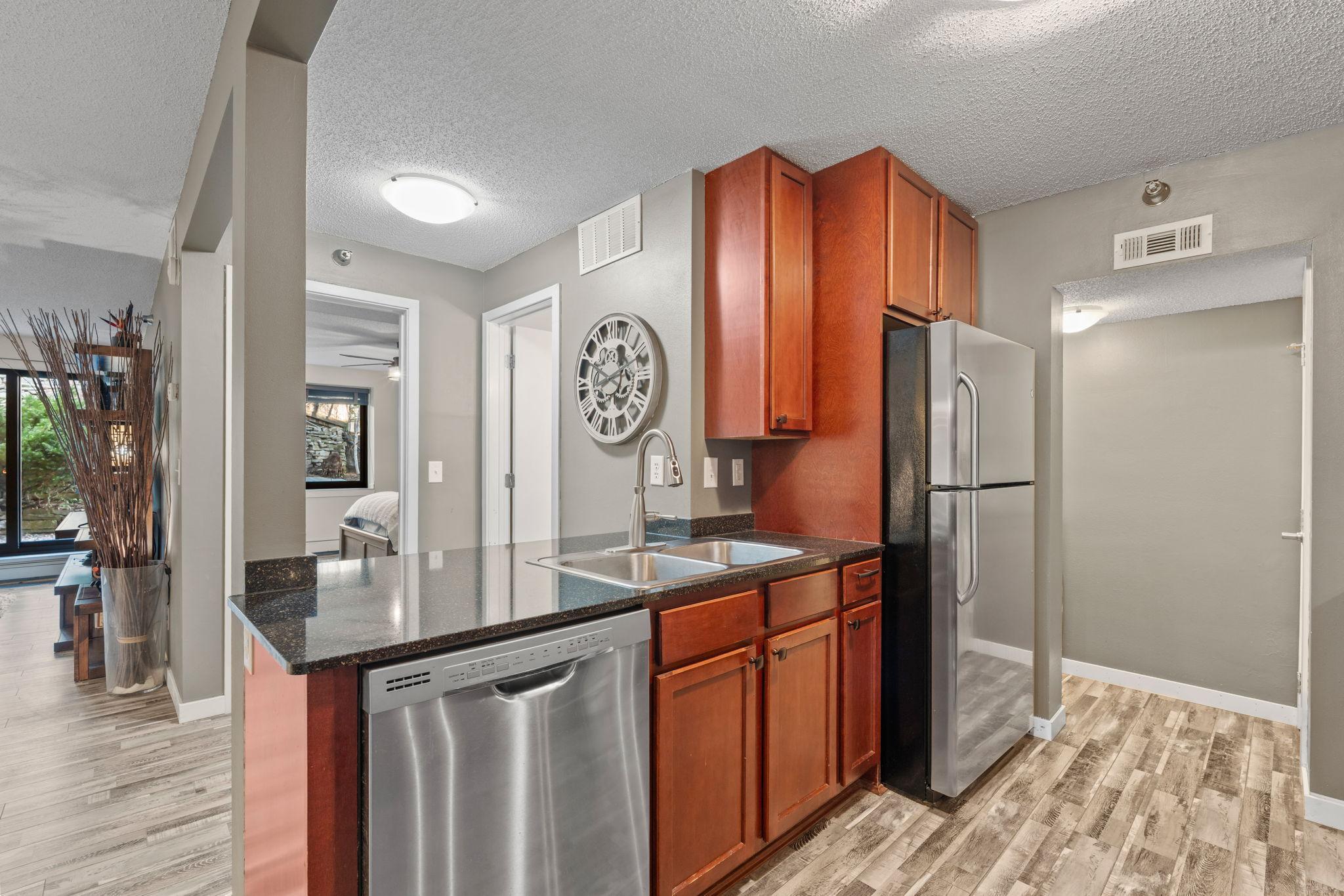 52 Groveland Ter 108