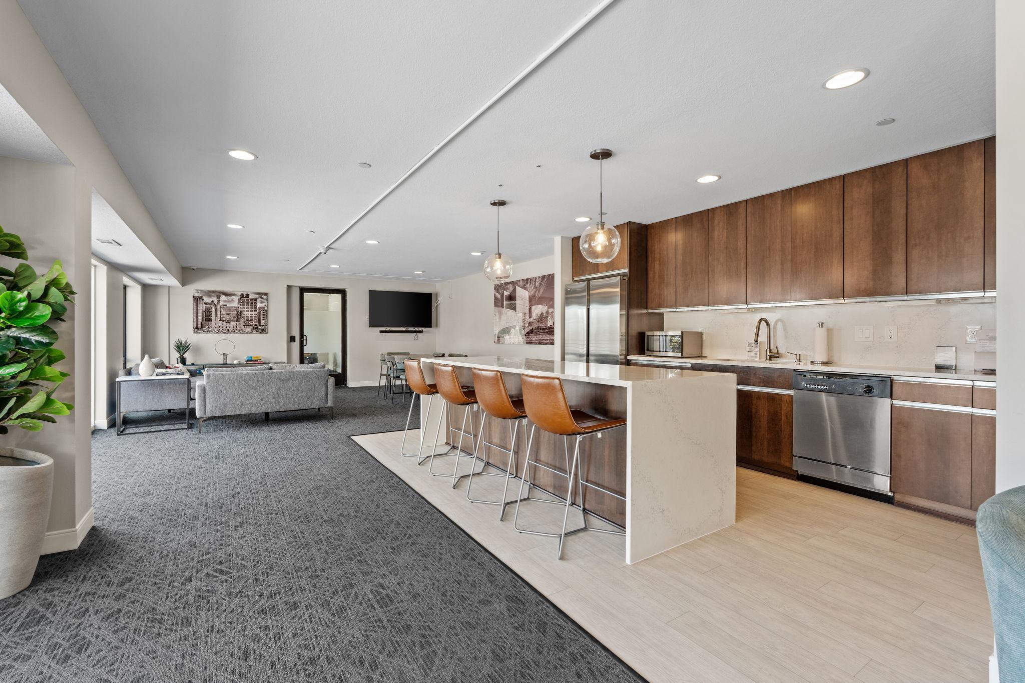 52 Groveland Ter 108