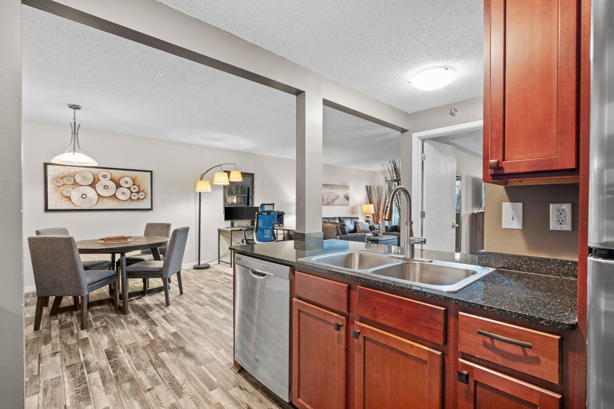 52 Groveland Ter 108