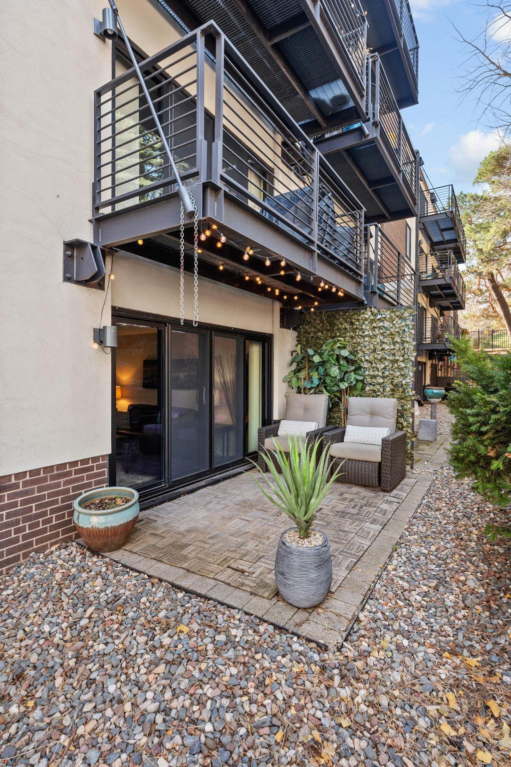 52 Groveland Ter 108