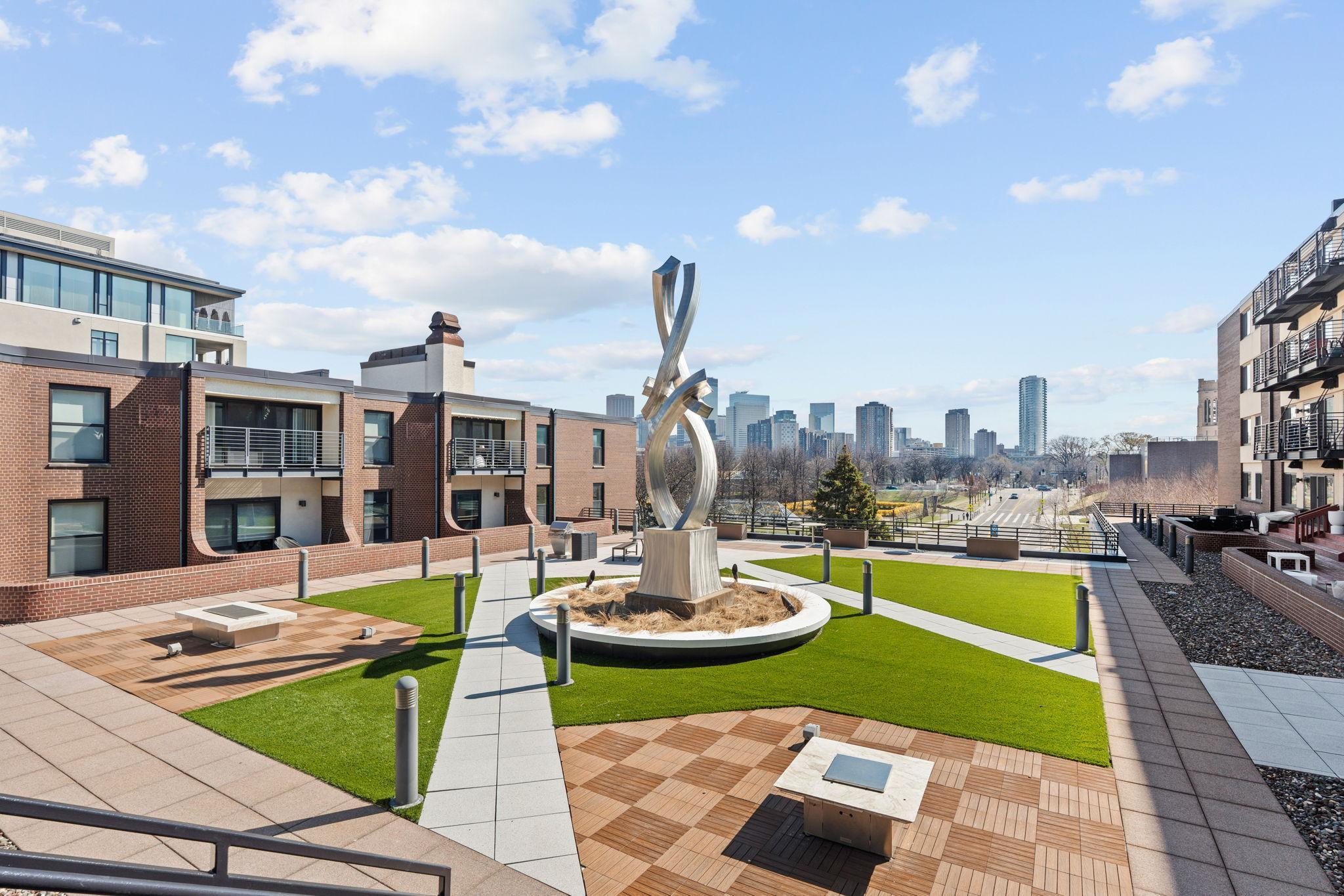 52 Groveland Ter 108