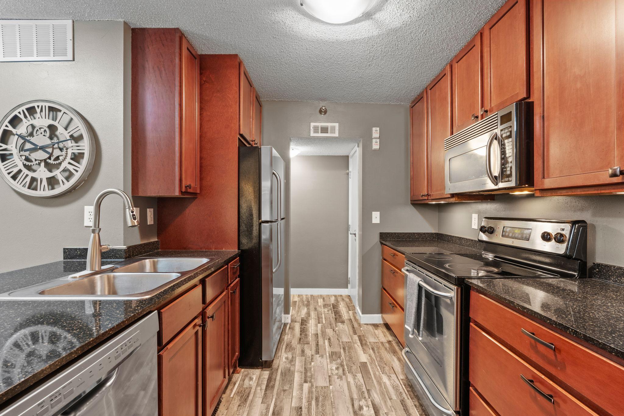 52 Groveland Ter 108