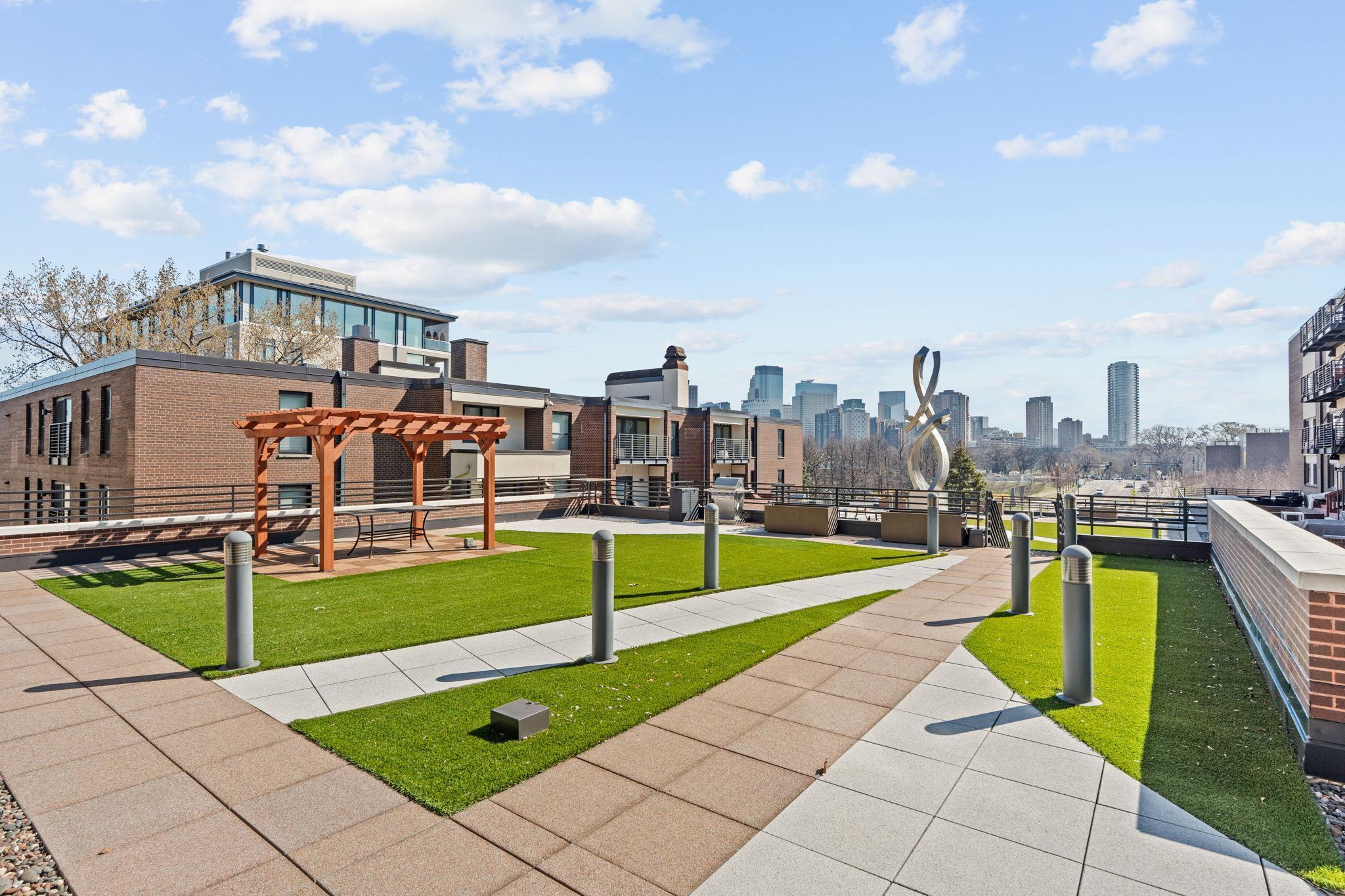 52 Groveland Ter 108