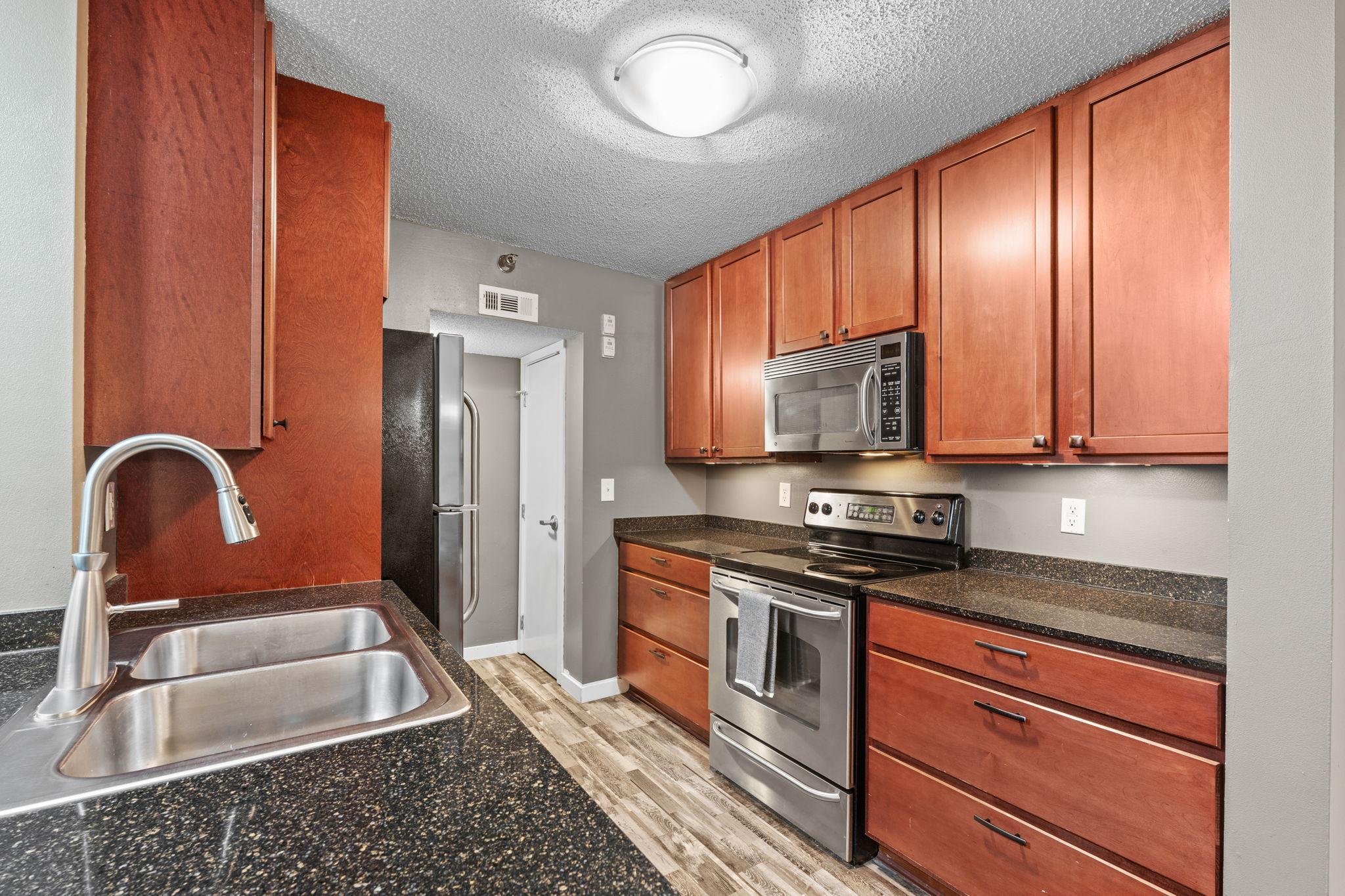 52 Groveland Ter 108