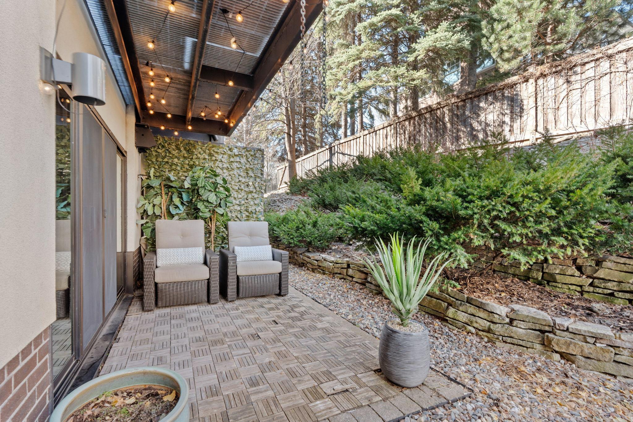 52 Groveland Ter 108