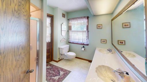 3/4 bathroom w/dual sinks