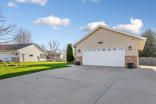 1840 Field Stone Avenue SE, Owatonna, MN 55060
