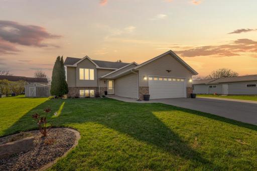 1840 Field Stone Avenue SE, Owatonna, MN 55060