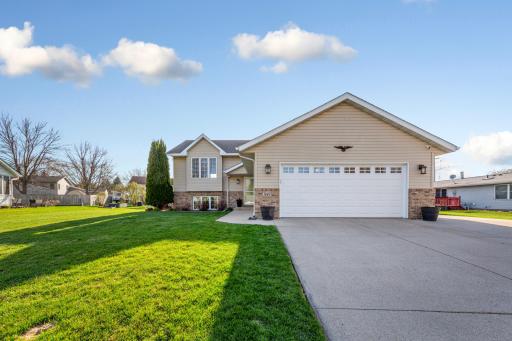 1840 Field Stone Avenue SE, Owatonna, MN 55060