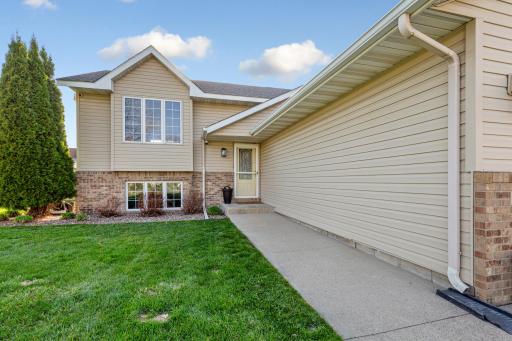 1840 Field Stone Avenue SE, Owatonna, MN 55060