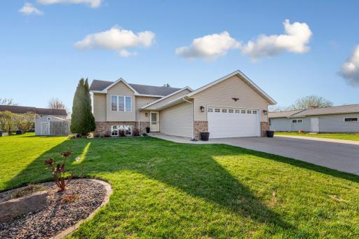 1840 Field Stone Avenue SE, Owatonna, MN 55060